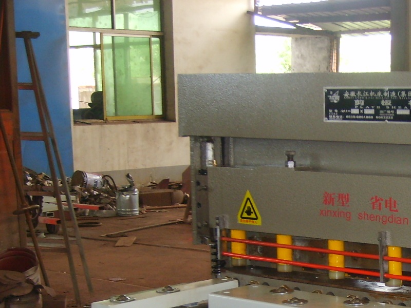 电动闸式剪板机